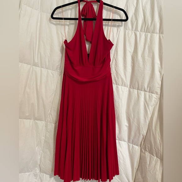Marilyn Monroe-type halter dress - Picture 1 of 4